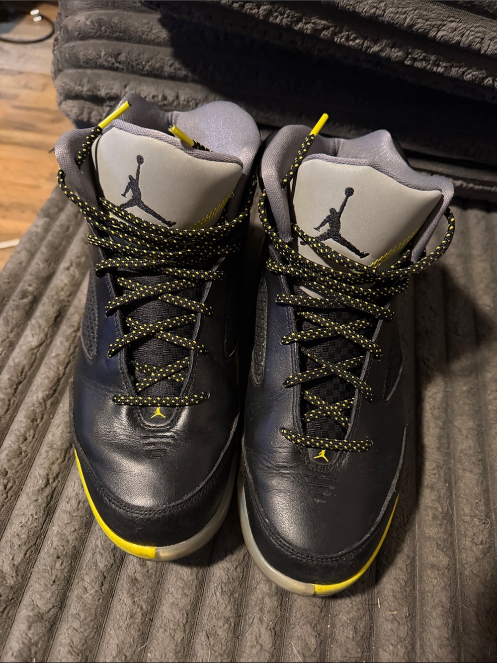Jordan Men's Black and Yellow Leather Basketball Sneakers